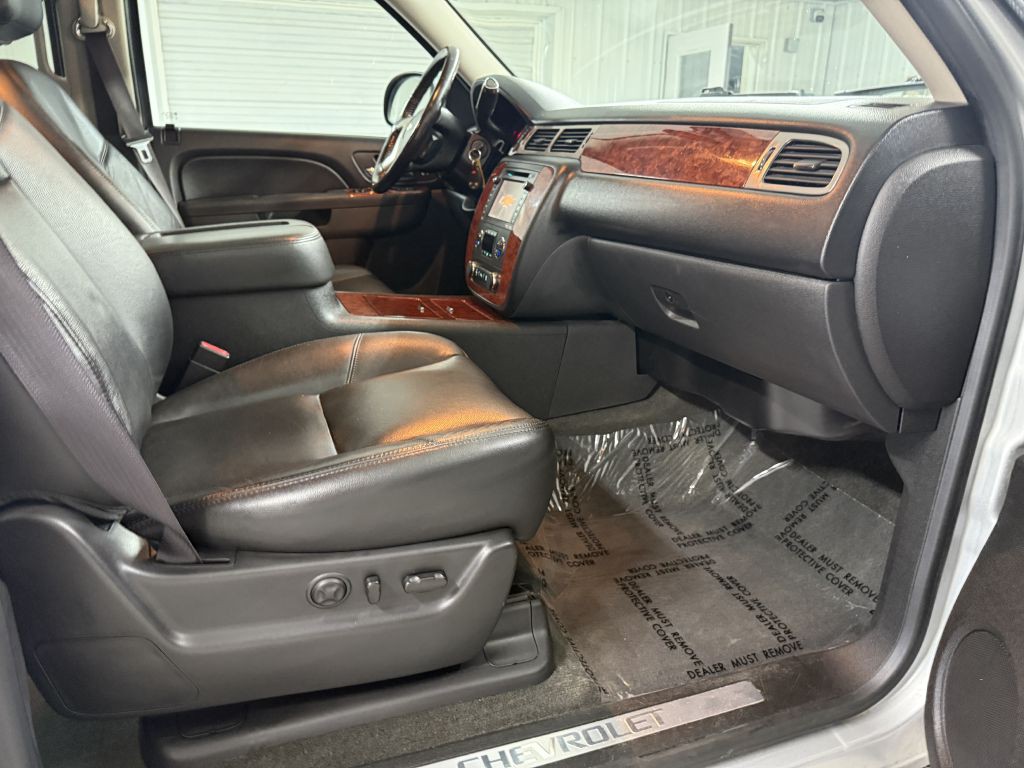 2013 Chevrolet Avalanche Image 33