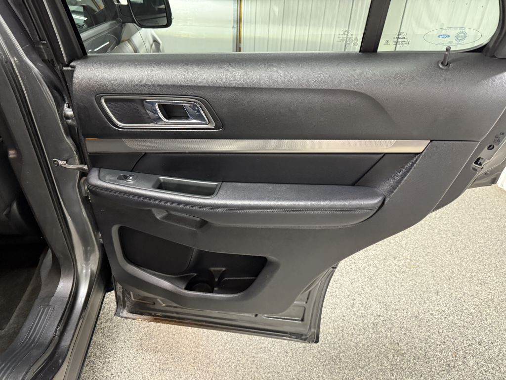 2018 Ford Explorer Image 30
