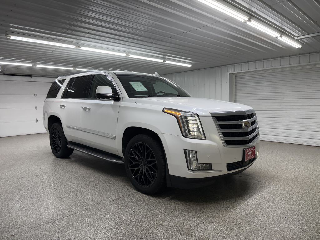 2016 Cadillac Escalade Image 2
