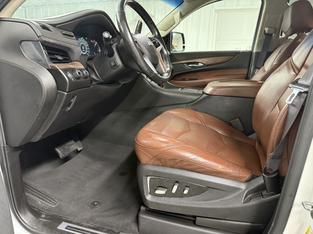 2016 Cadillac Escalade Image 9