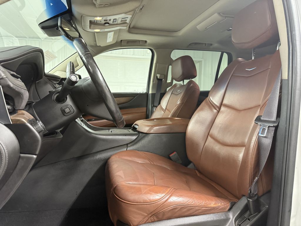 2016 Cadillac Escalade Image 10