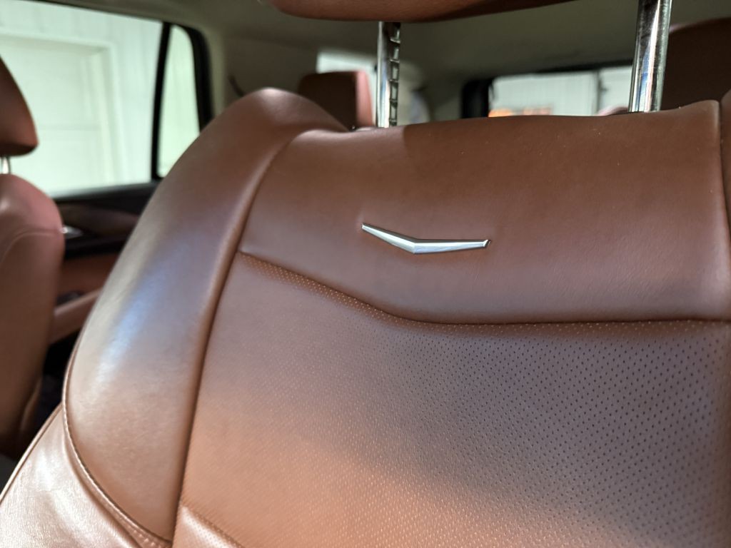 2016 Cadillac Escalade Image 11