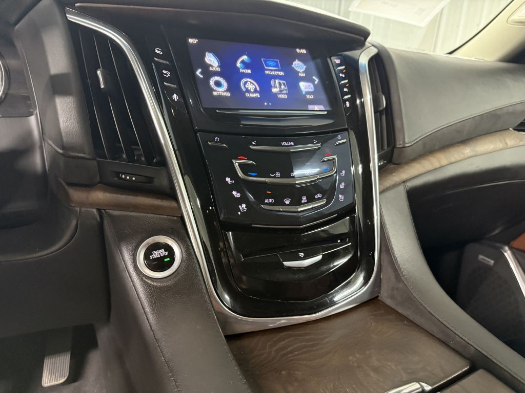 2016 Cadillac Escalade Image 18