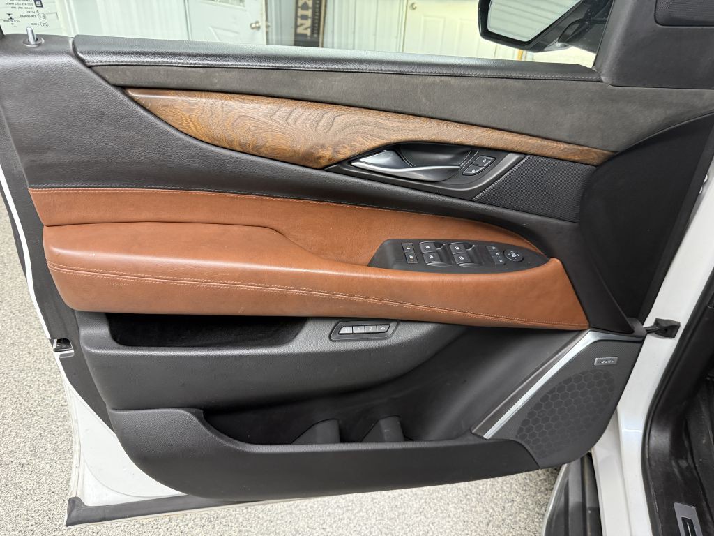 2016 Cadillac Escalade Image 26