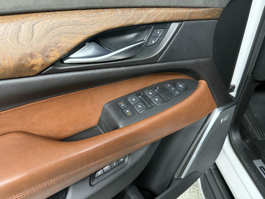 2016 Cadillac Escalade Image 27