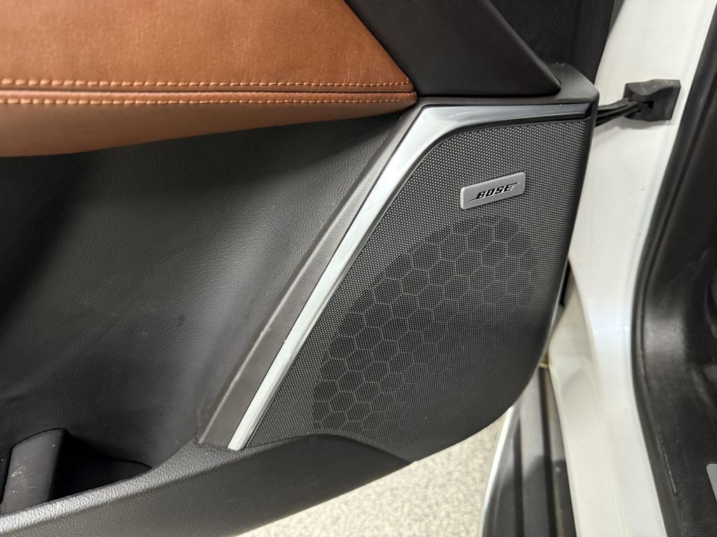 2016 Cadillac Escalade Image 28