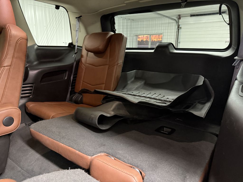 2016 Cadillac Escalade Image 32