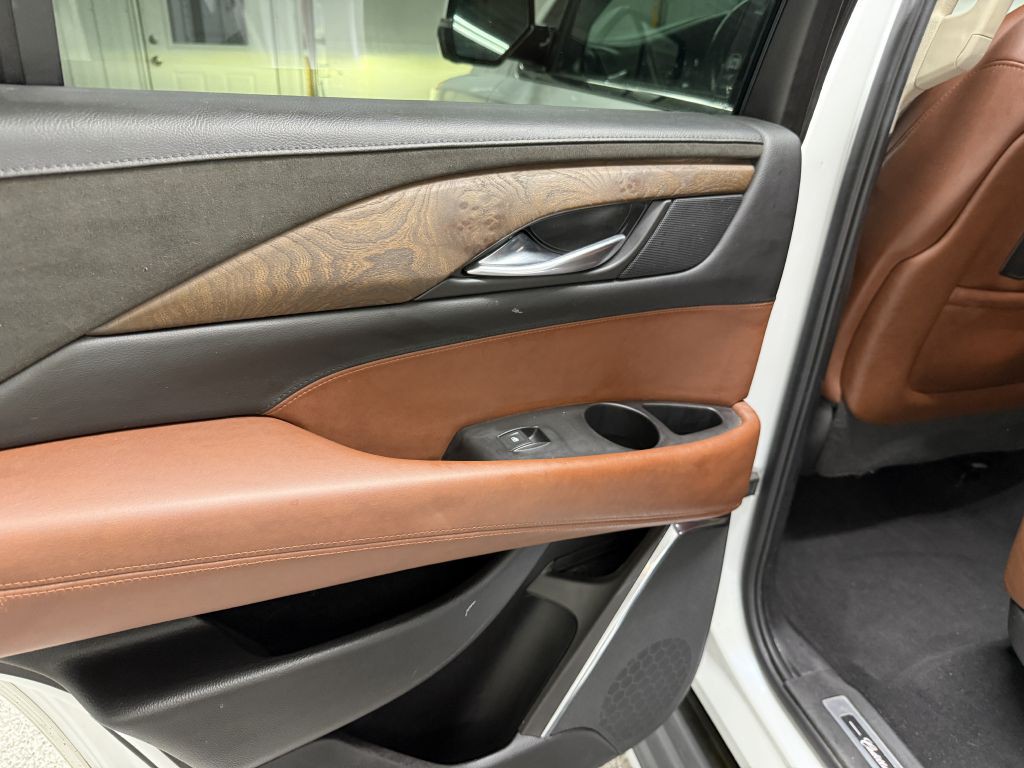 2016 Cadillac Escalade Image 33