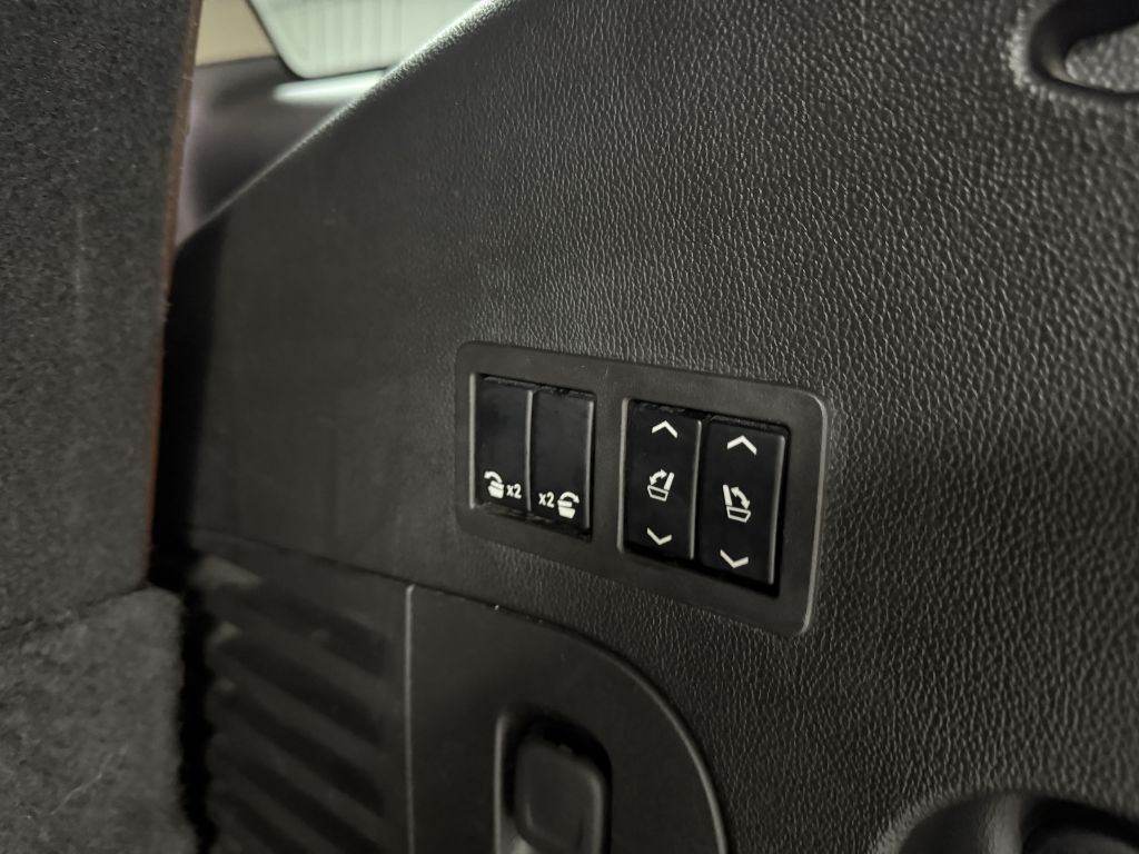 2016 Cadillac Escalade Image 35