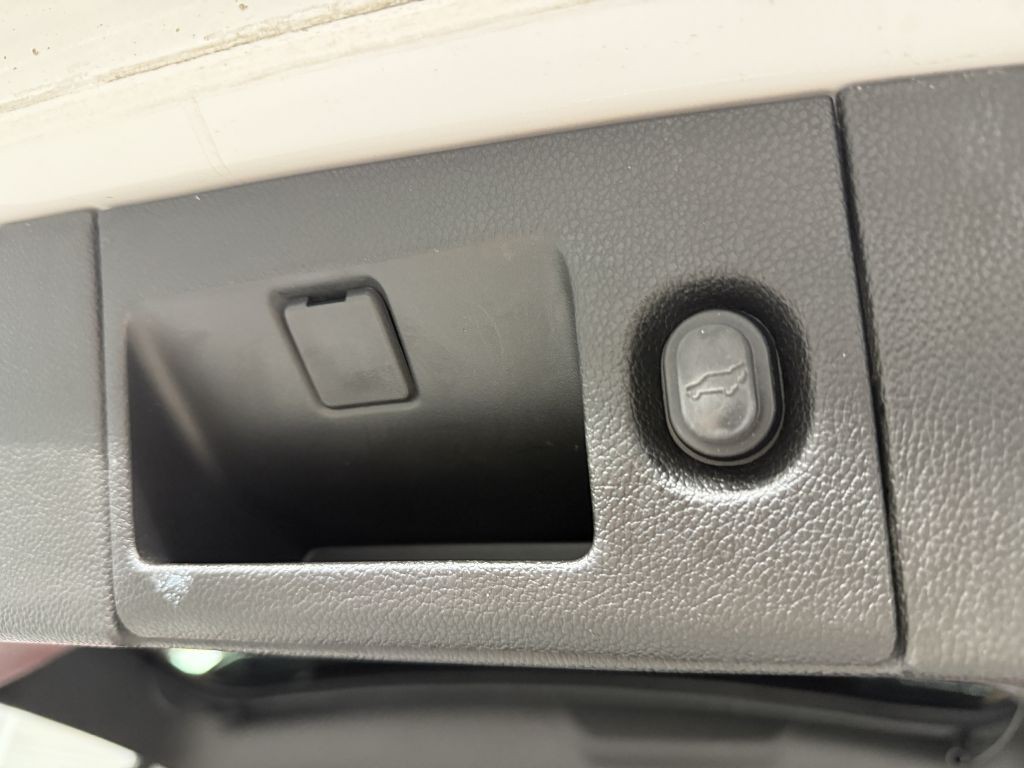 2016 Cadillac Escalade Image 36