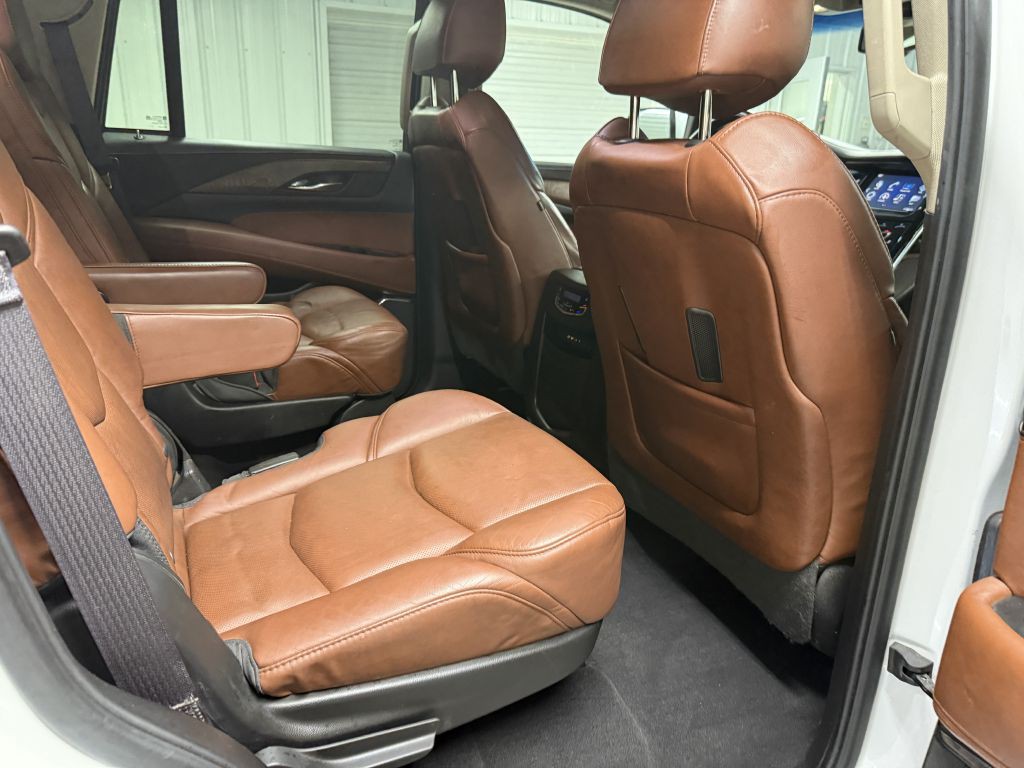 2016 Cadillac Escalade Image 37