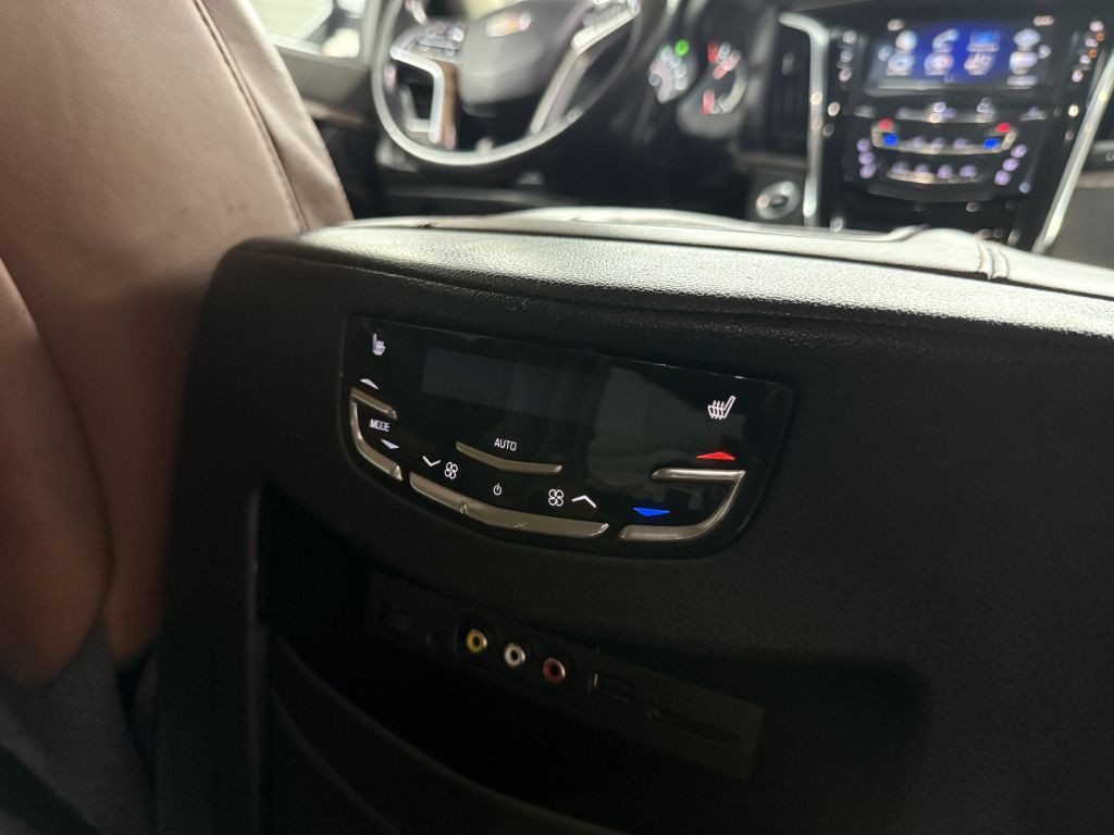 2016 Cadillac Escalade Image 38