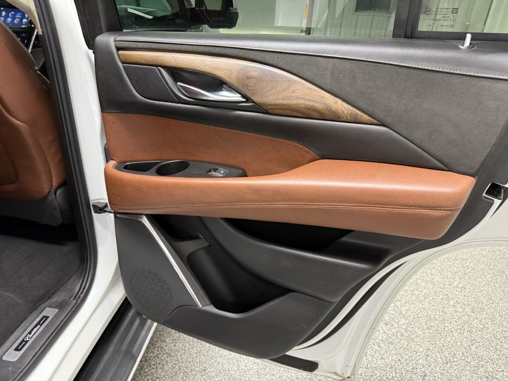 2016 Cadillac Escalade Image 39