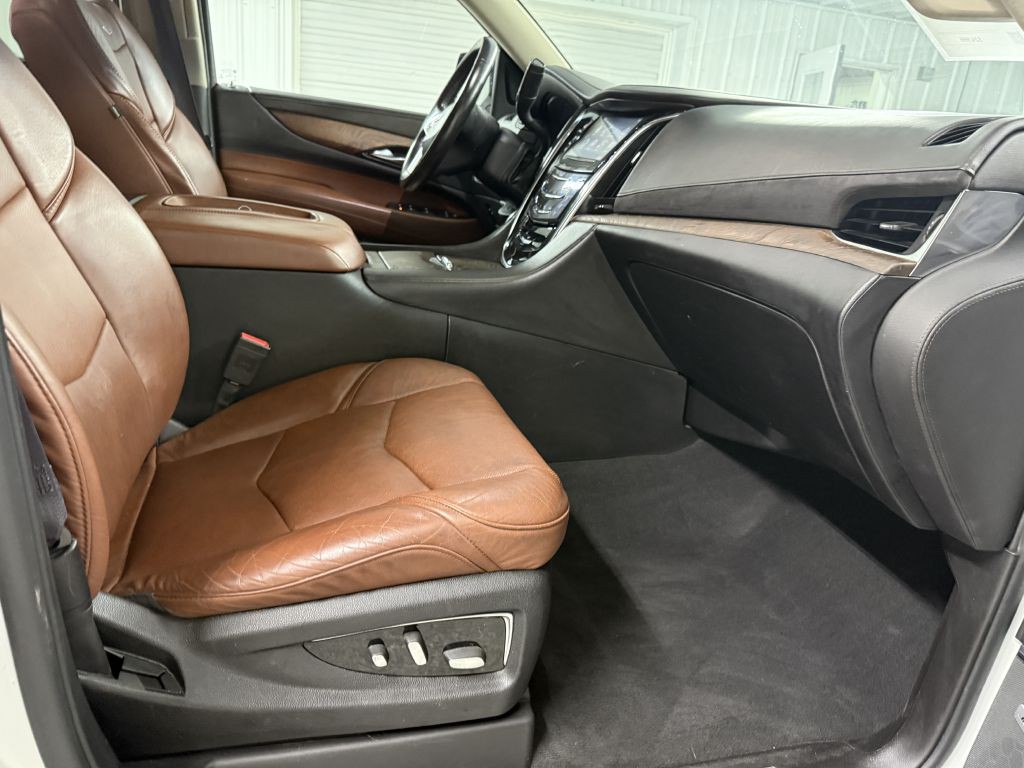 2016 Cadillac Escalade Image 40