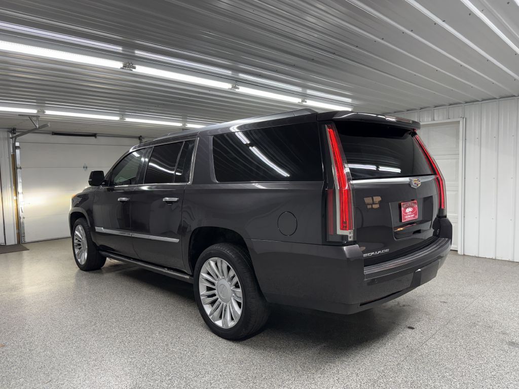 2016 Cadillac Escalade Image 3