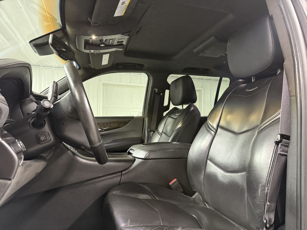 2016 Cadillac Escalade Image 8