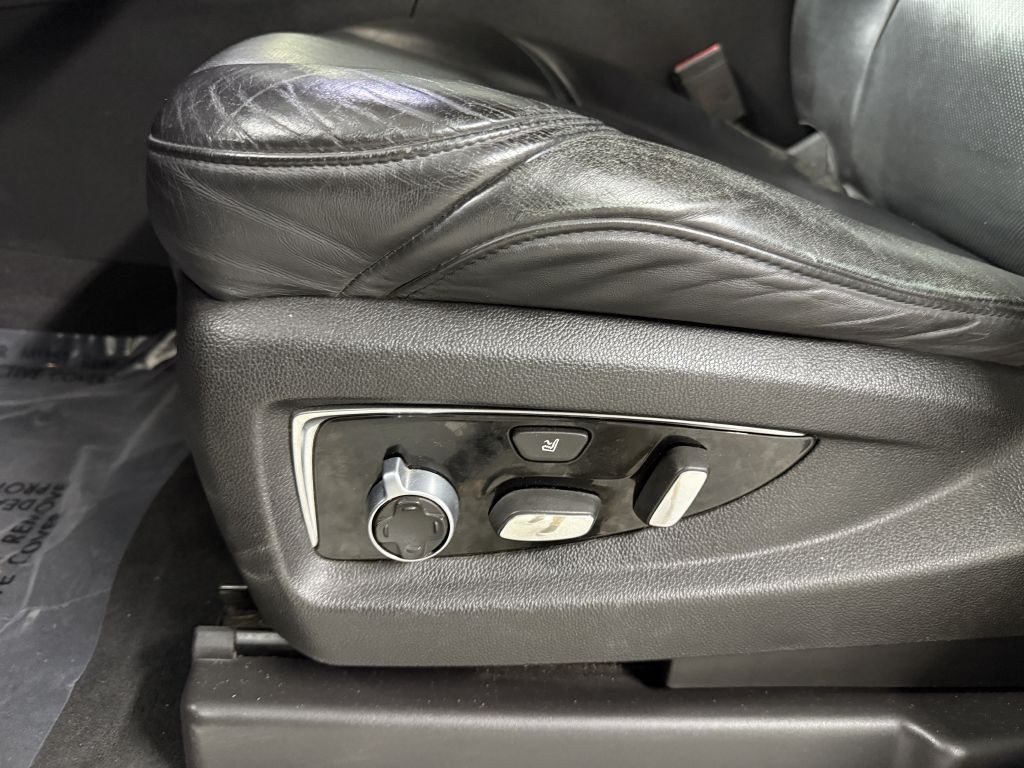 2016 Cadillac Escalade Image 9