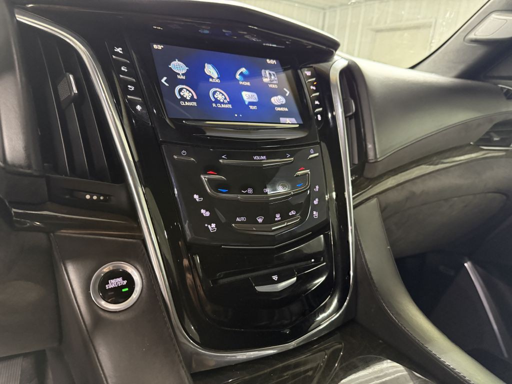 2016 Cadillac Escalade Image 16