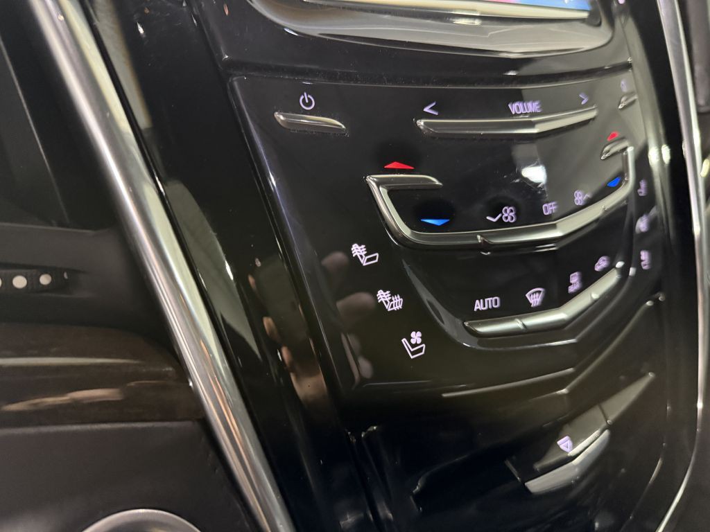 2016 Cadillac Escalade Image 18