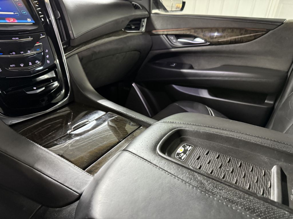 2016 Cadillac Escalade Image 22