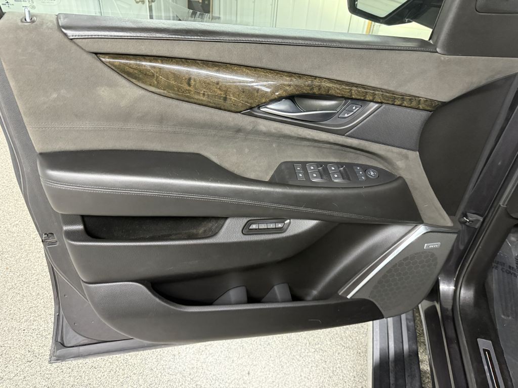 2016 Cadillac Escalade Image 23