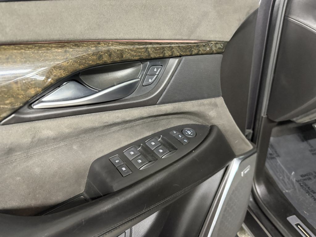 2016 Cadillac Escalade Image 24