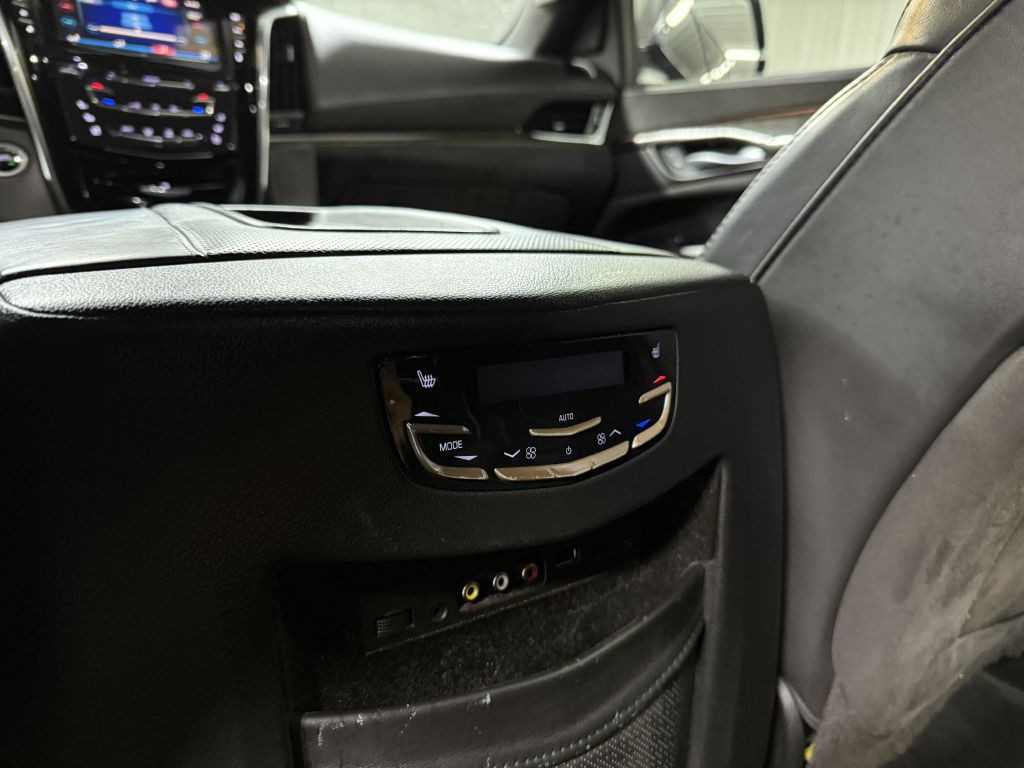 2016 Cadillac Escalade Image 29