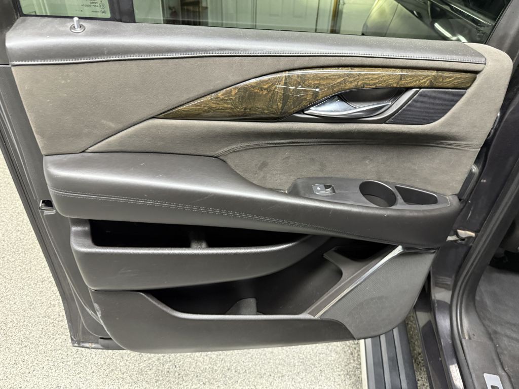 2016 Cadillac Escalade Image 31