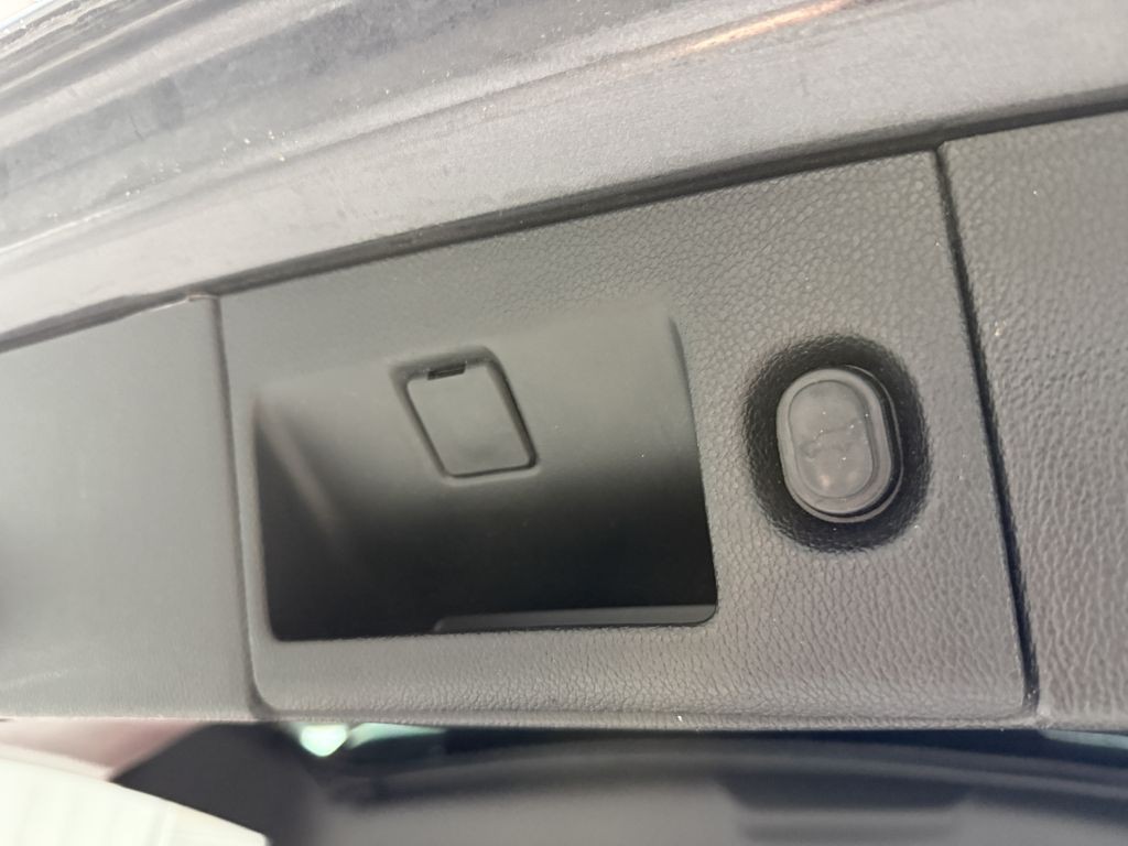 2016 Cadillac Escalade Image 34