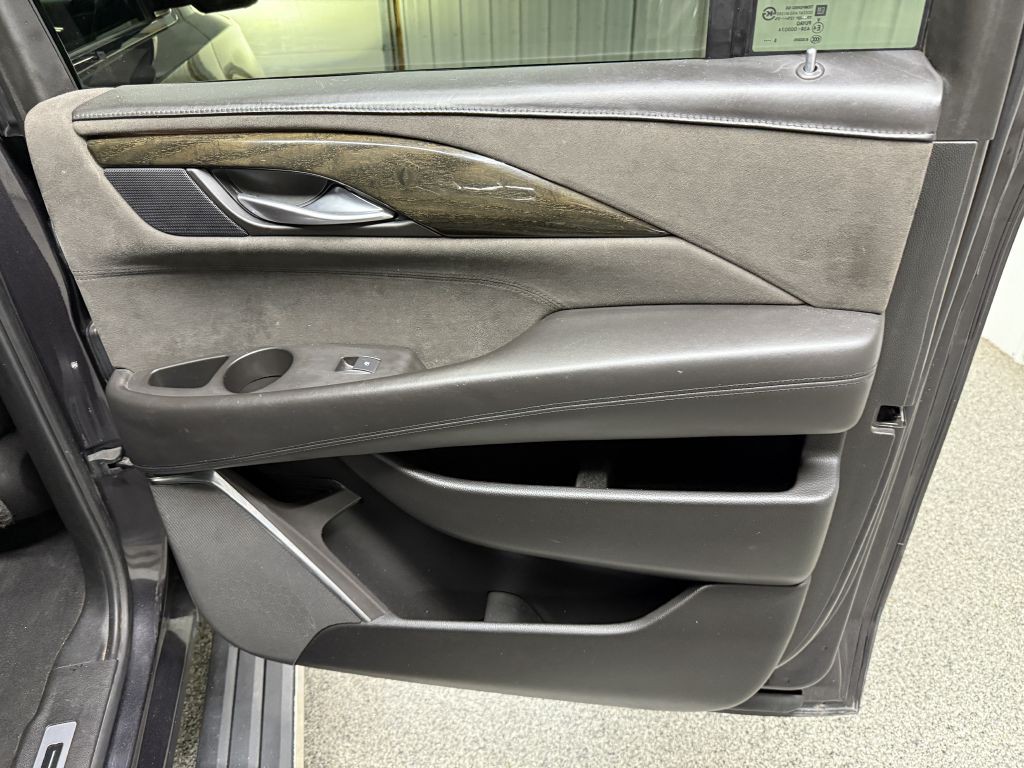 2016 Cadillac Escalade Image 36