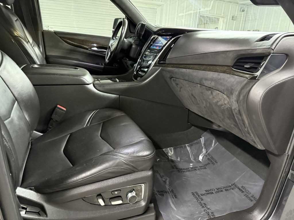 2016 Cadillac Escalade Image 37