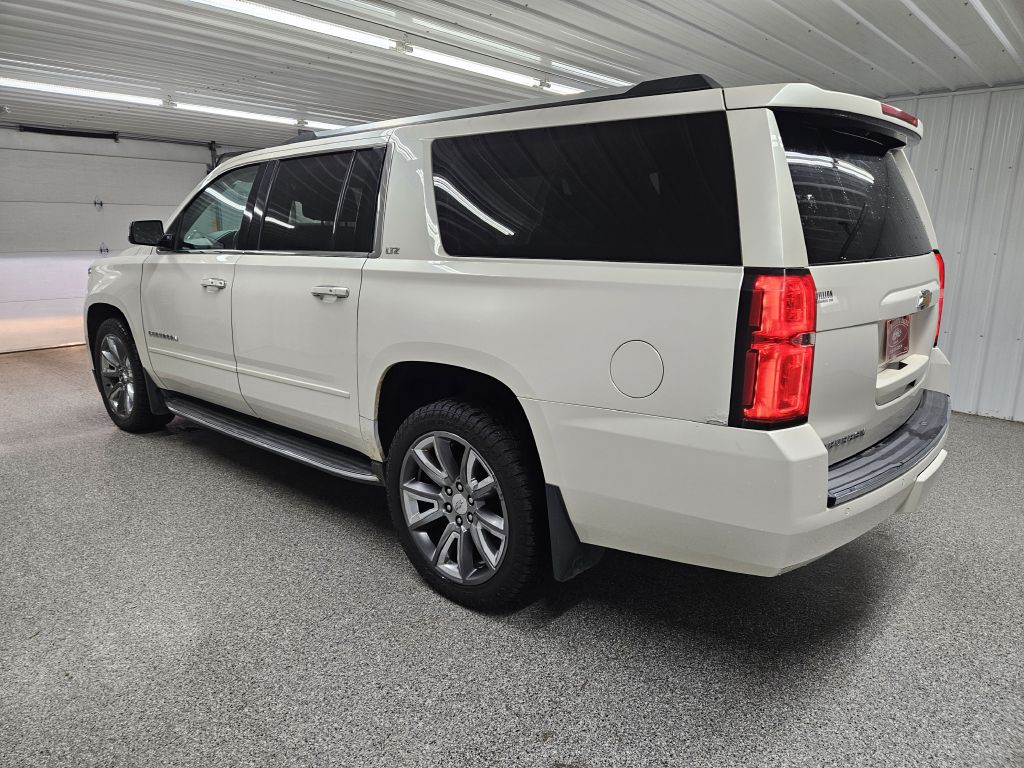 2015 Chevrolet Suburban Image 3
