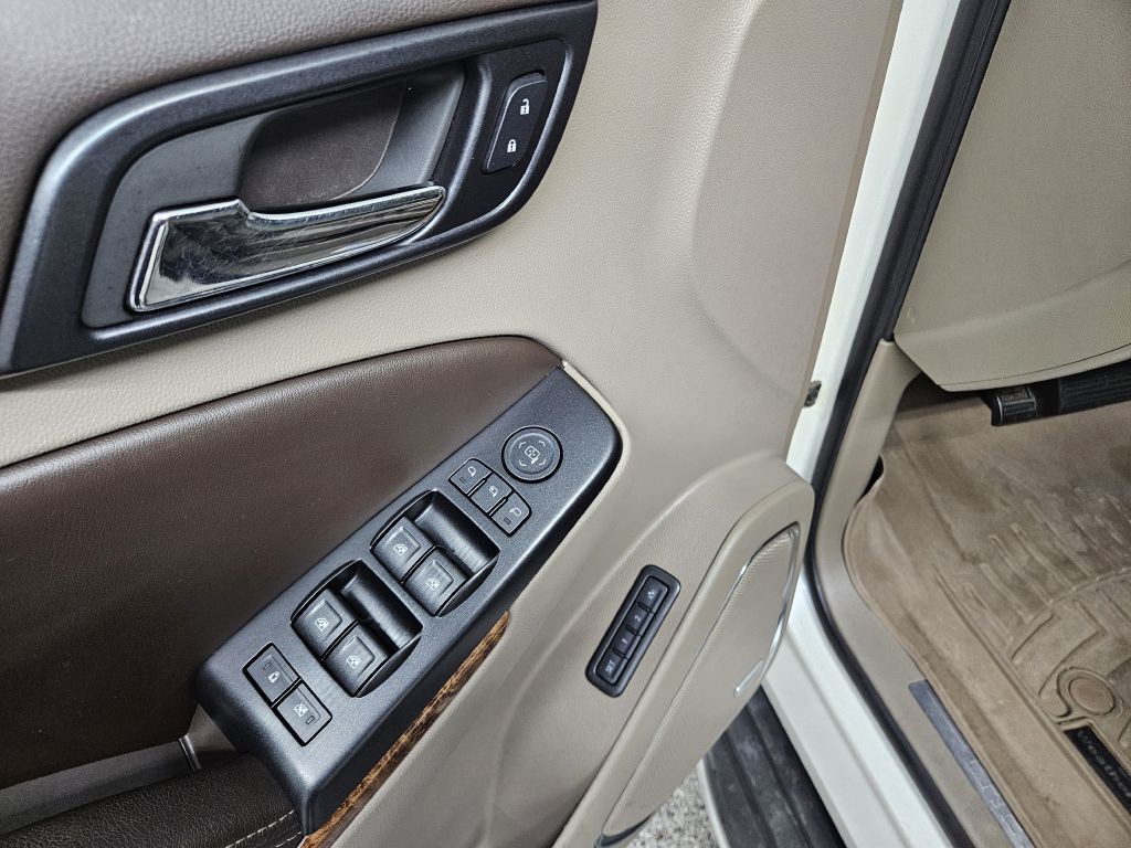 2015 Chevrolet Suburban Image 8