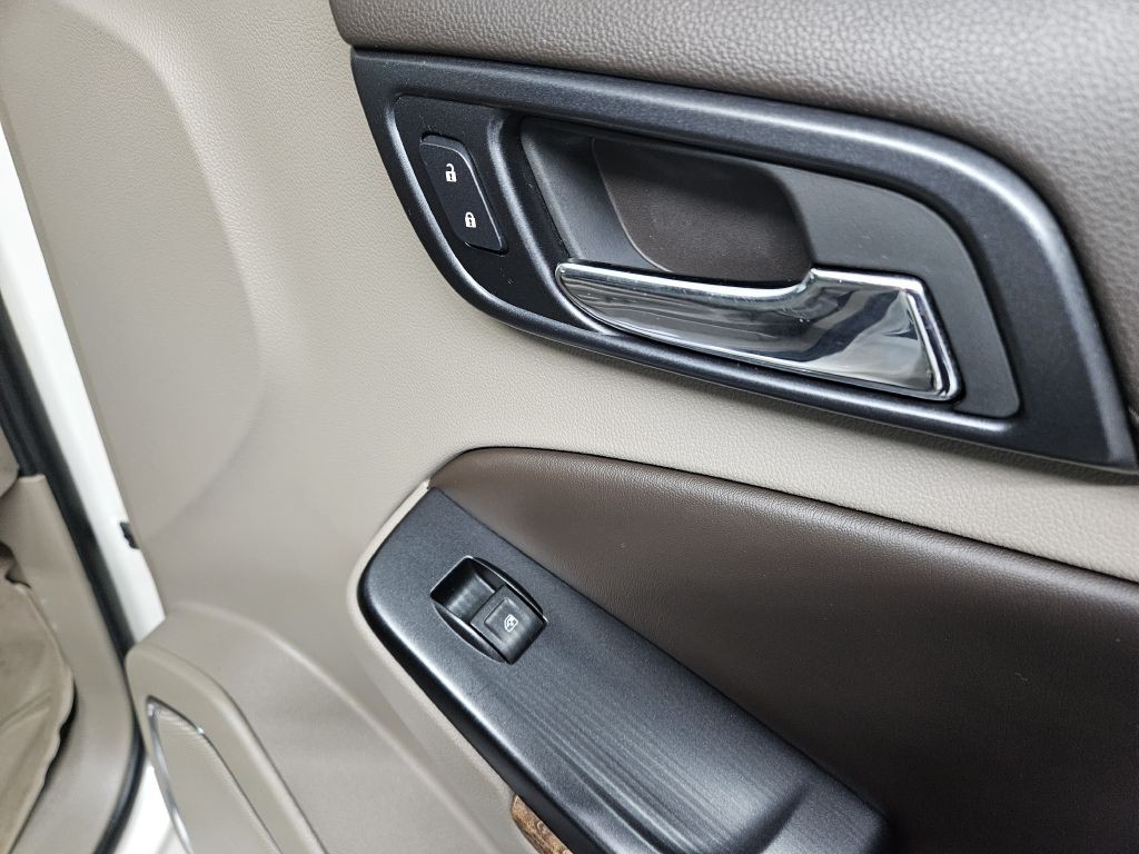 2015 Chevrolet Suburban Image 11