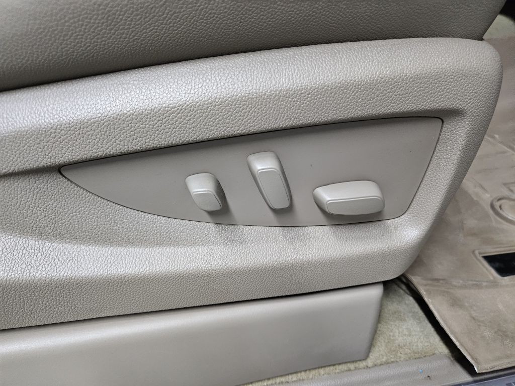 2015 Chevrolet Suburban Image 12