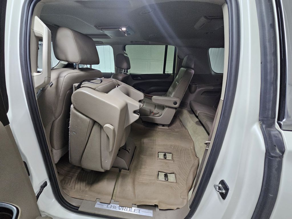 2015 Chevrolet Suburban Image 17