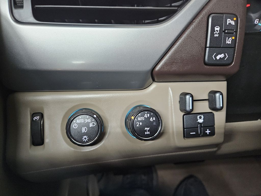 2015 Chevrolet Suburban Image 24