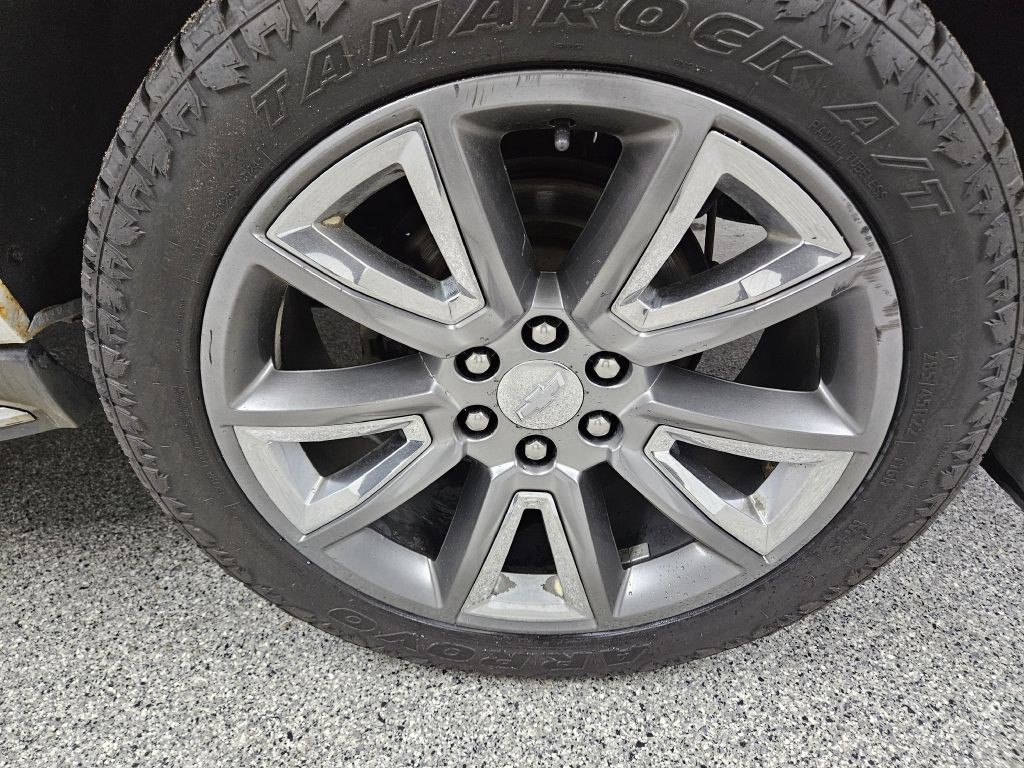 2015 Chevrolet Suburban Image 37