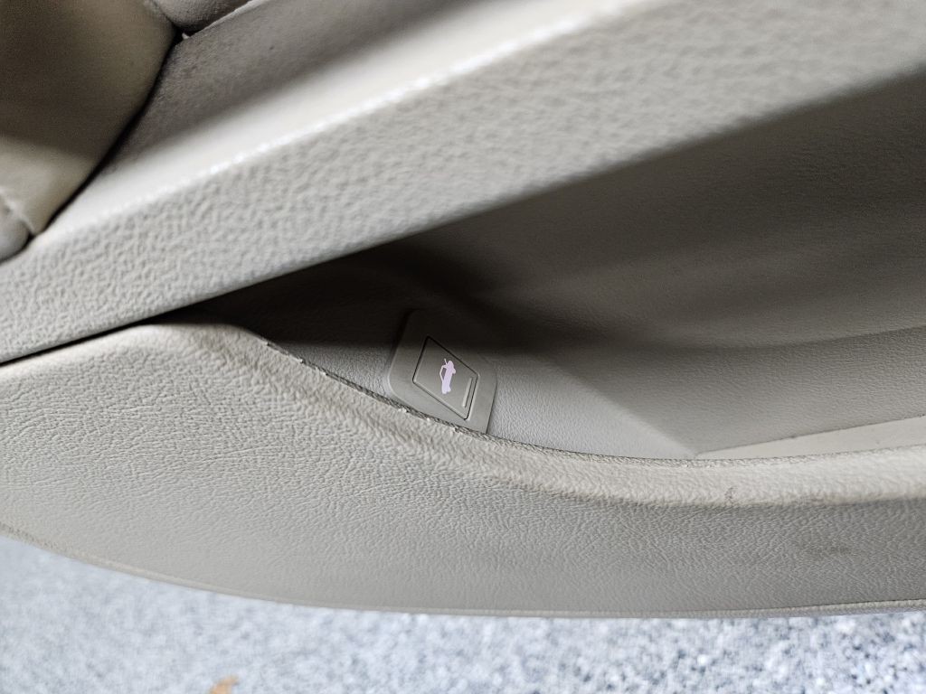 2008 Cadillac STS Image 9