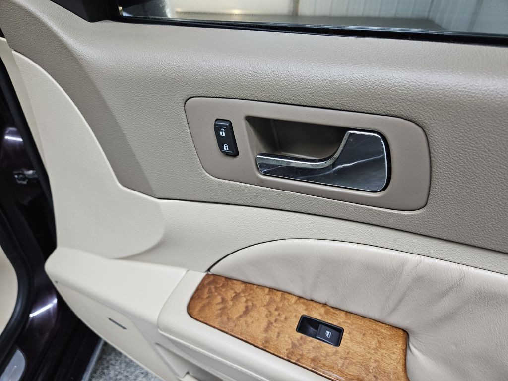 2008 Cadillac STS Image 12