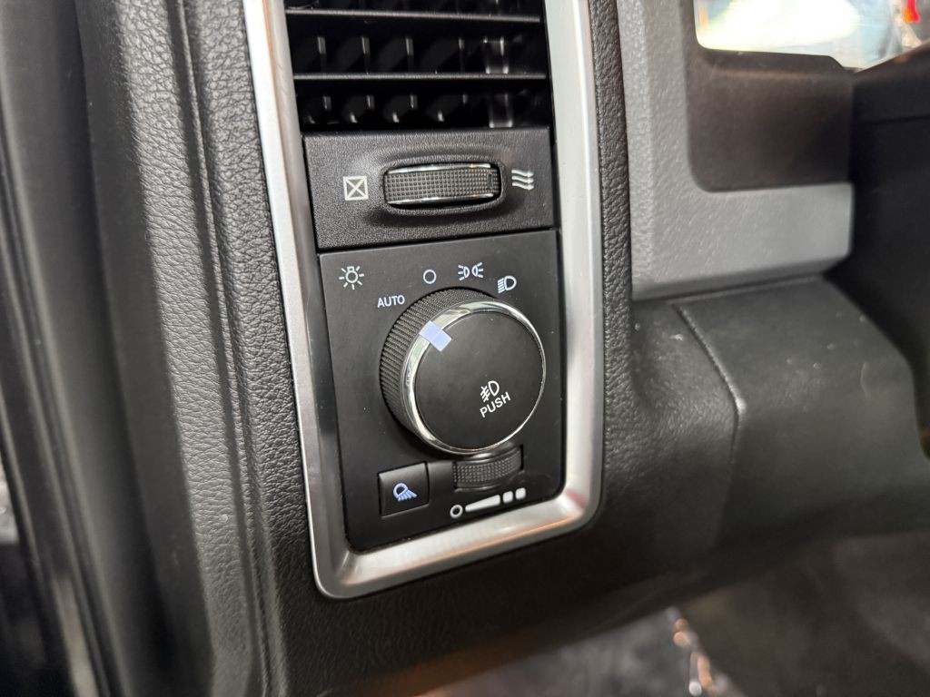 2016 RAM 1500 Image 12