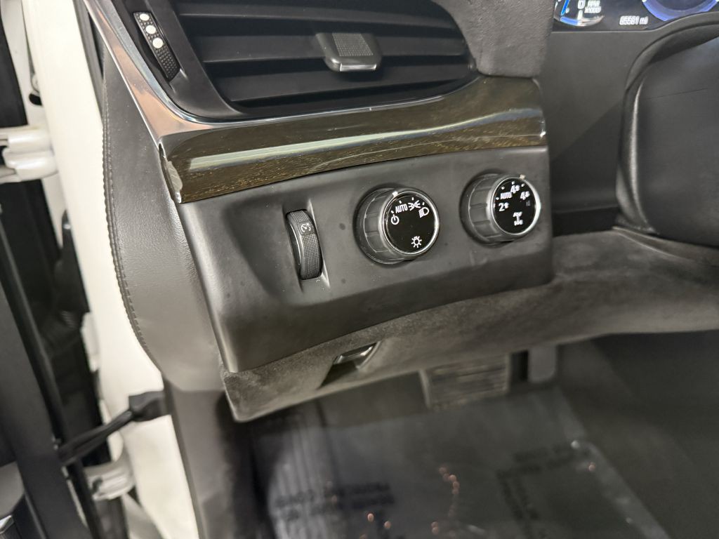 2016 Cadillac Escalade Image 10