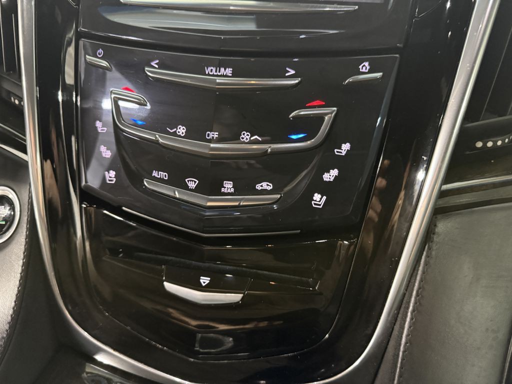 2016 Cadillac Escalade Image 17