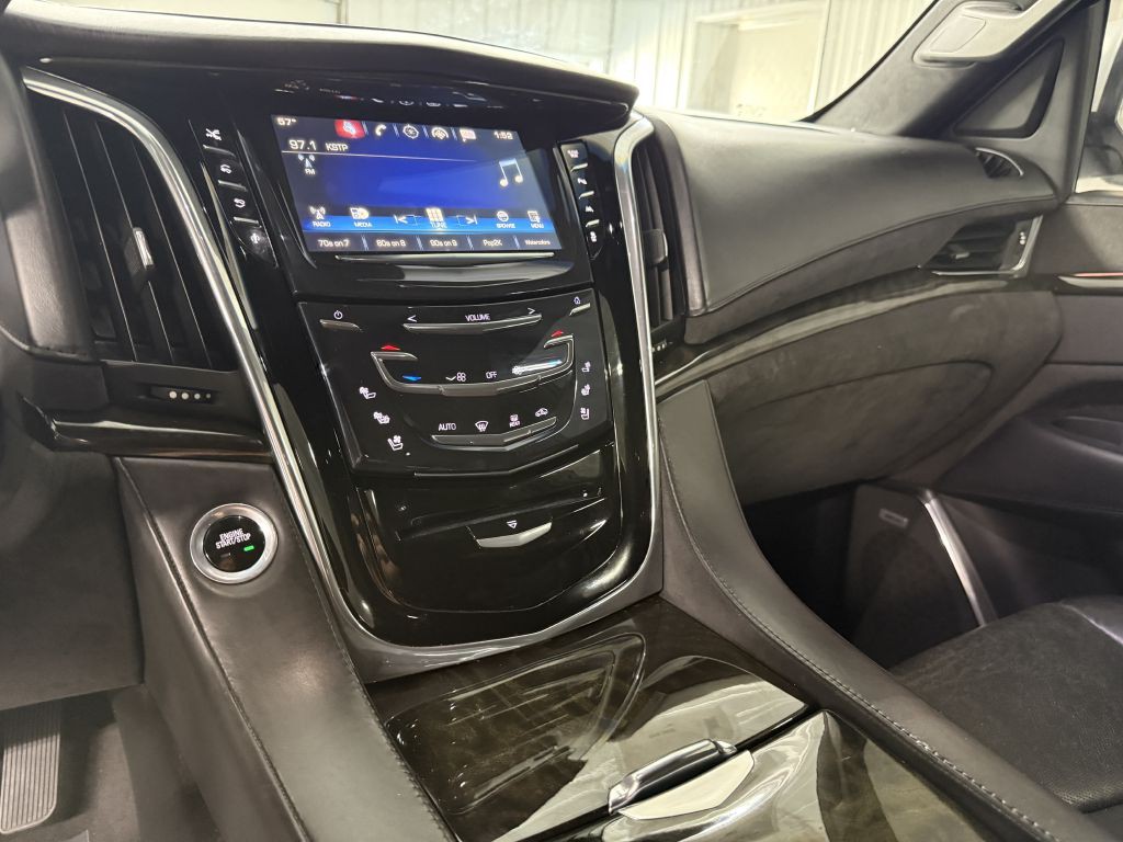 2016 Cadillac Escalade Image 18