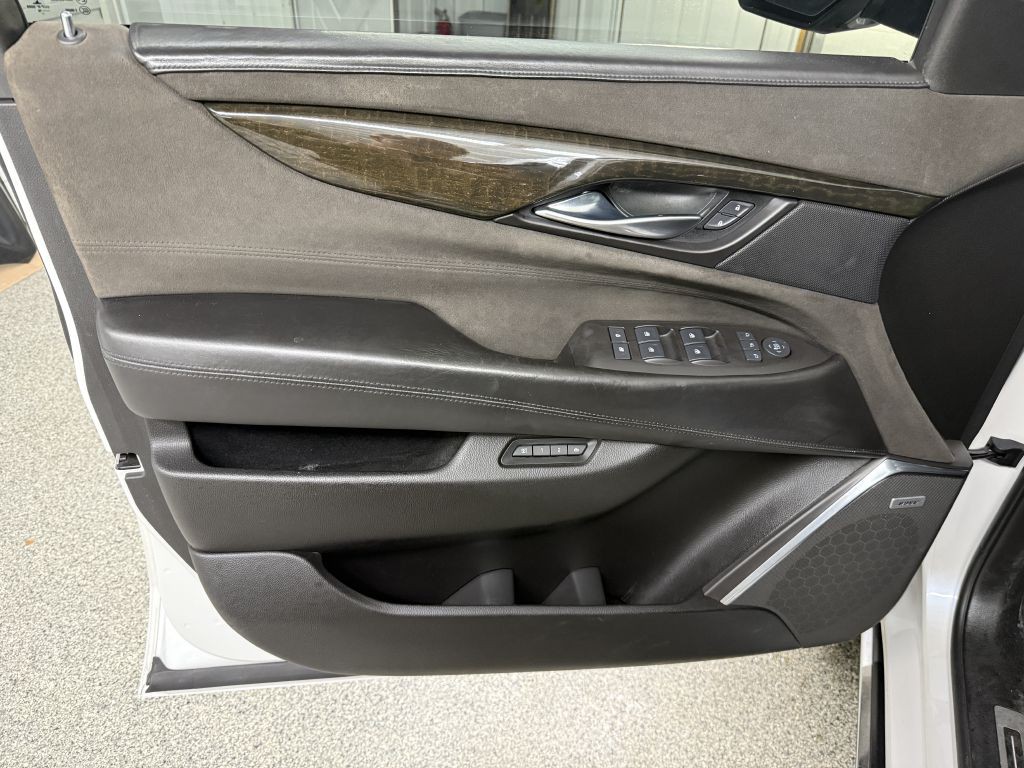 2016 Cadillac Escalade Image 22