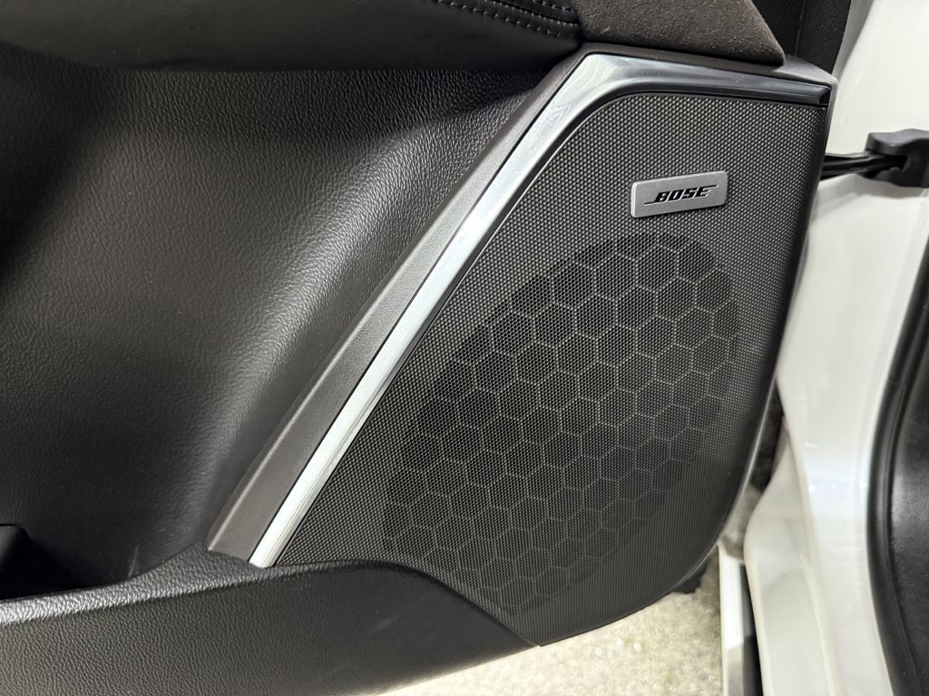 2016 Cadillac Escalade Image 24