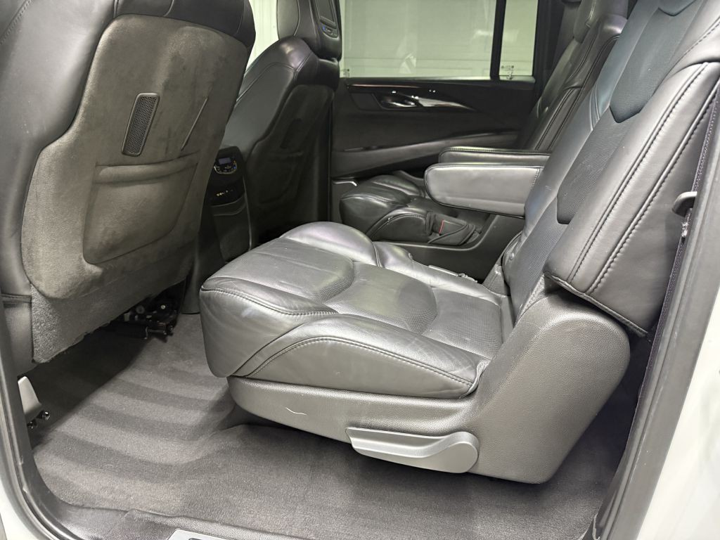 2016 Cadillac Escalade Image 25