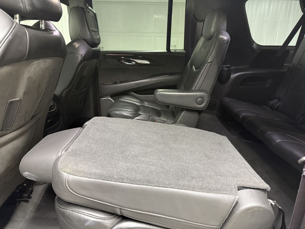2016 Cadillac Escalade Image 28