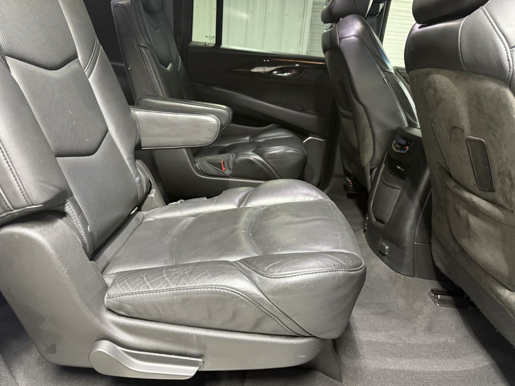 2016 Cadillac Escalade Image 37