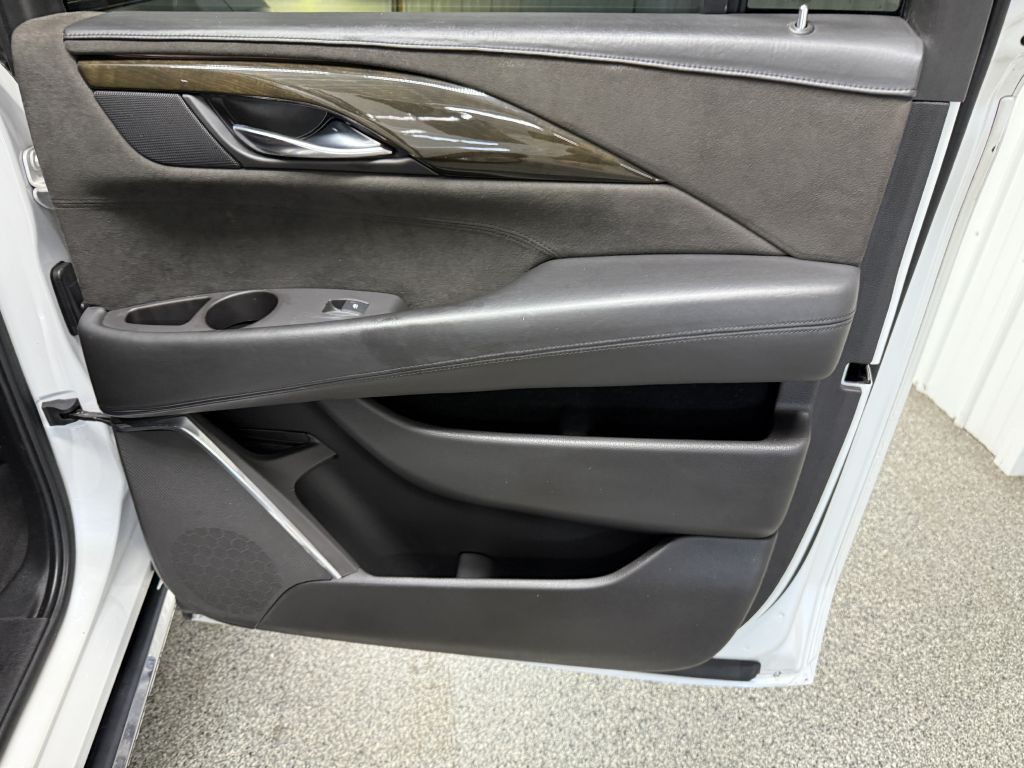 2016 Cadillac Escalade Image 39
